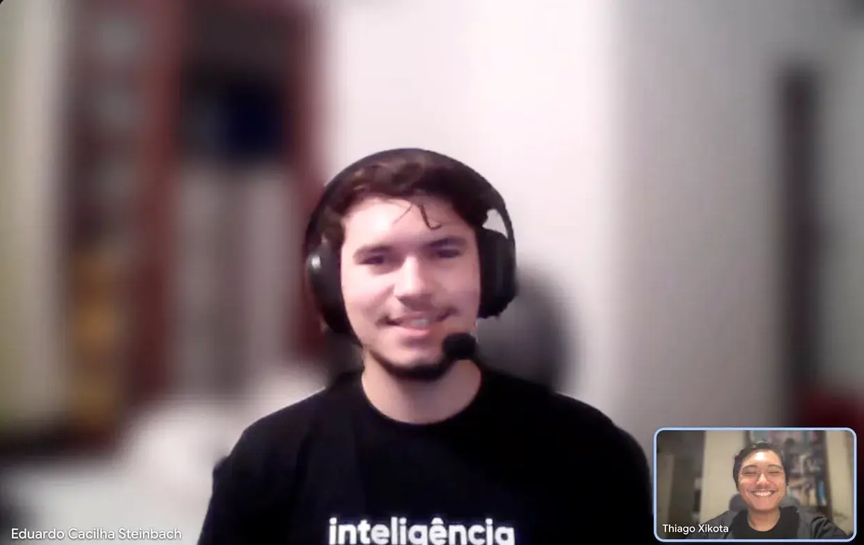 Sessão de mentoria por videochamada: o mentorado Eduardo Cacilha e Thiago Xikota